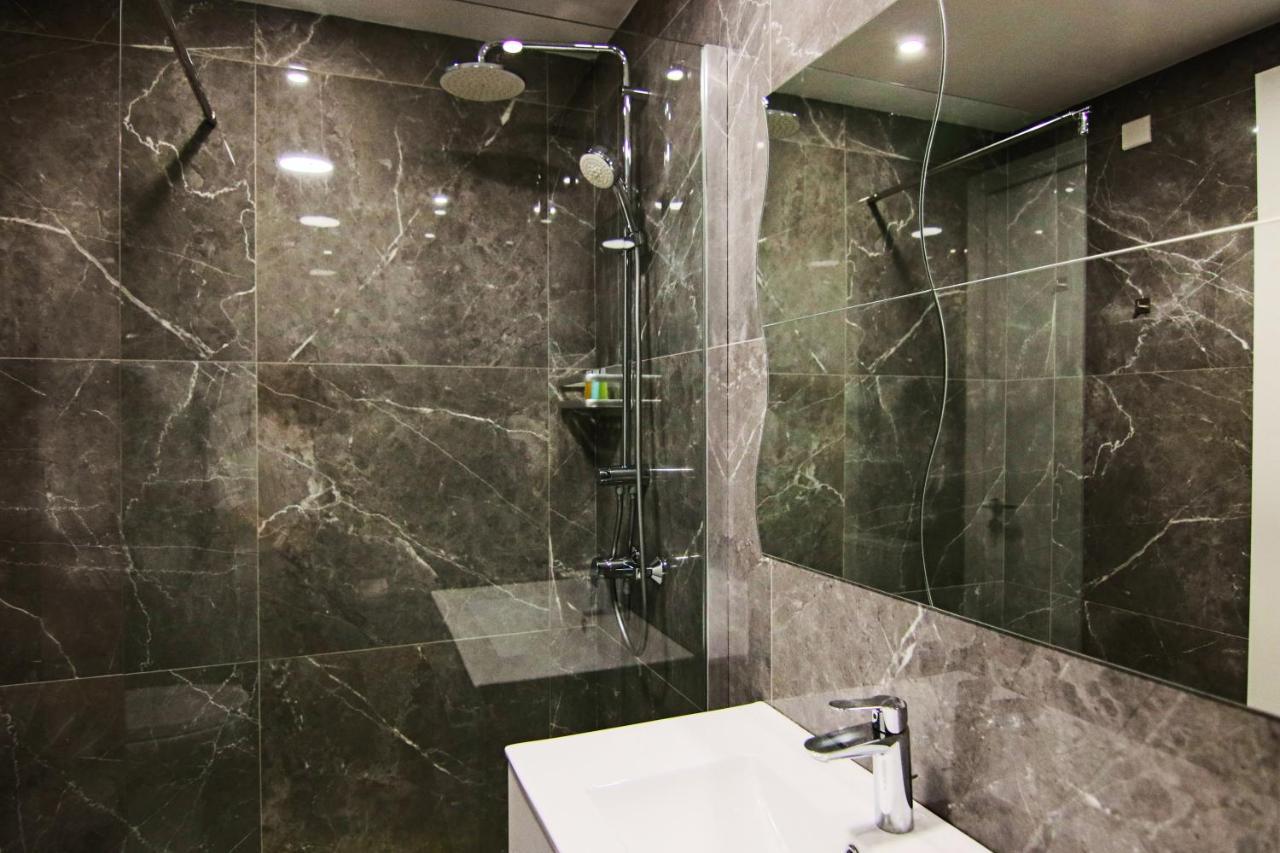 Phaedrus Living: Luxury Suite Nicosia 502 Extérieur photo